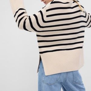 Gap NWT 24/7 Split-Hem Crewneck Sweater Small